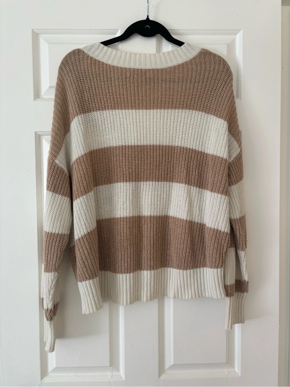 American Eagle Outfitters Wide-Stripe V-Neck Sweater in Cream and Tan - Size M